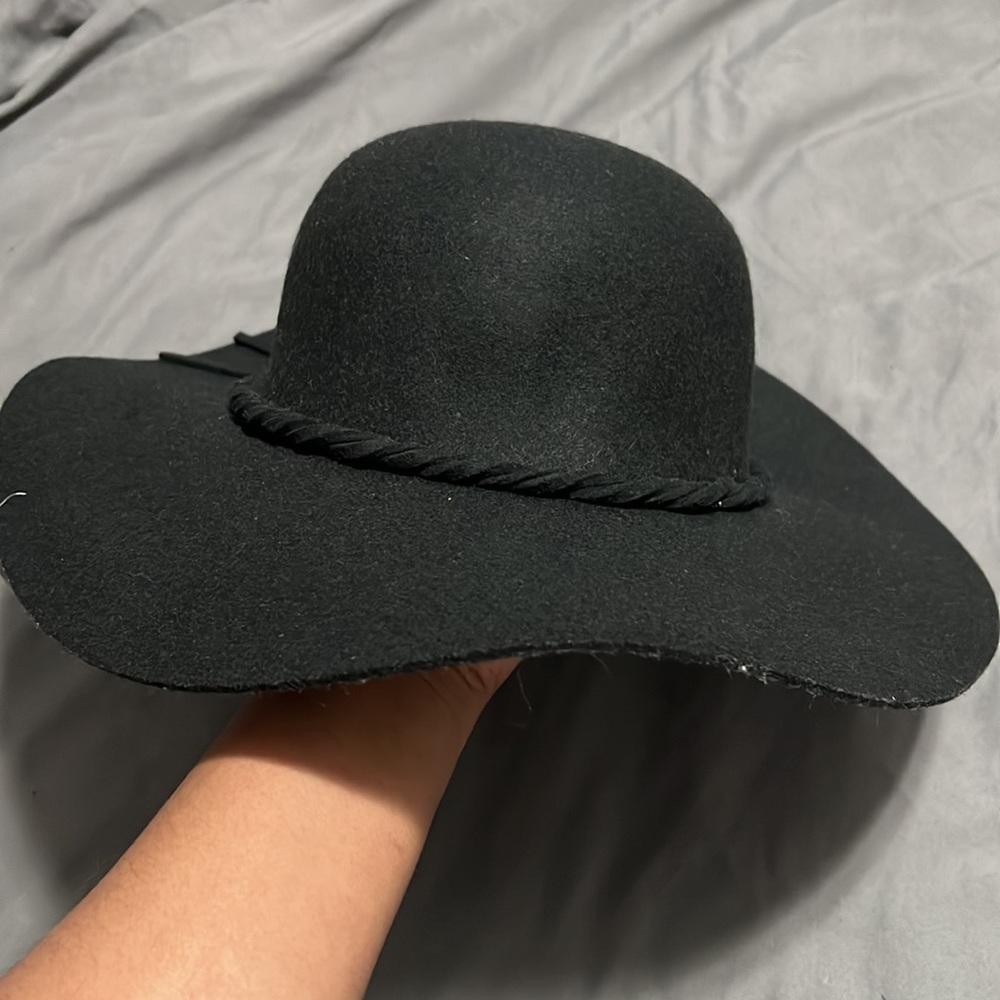 Wide Rim Hat - Picture 3 of 4